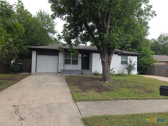 1315 Estes Dr