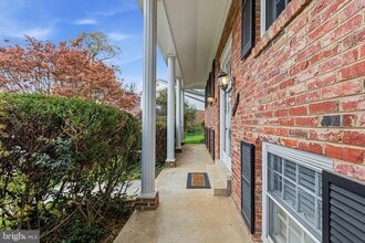 1322 Cordelia Ct in McLean, VA - Building Photo - Building Photo