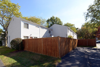 Highland Hills in Taunton, MA - Building Photo - Building Photo