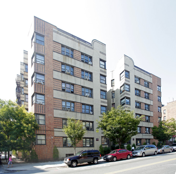 2727 University Ave in Bronx, NY - Foto de edificio