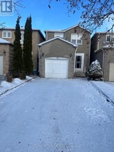 116 Douglas Haig Dr in Markham, ON - Building Photo - Building Photo