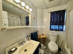 35 Cameron Ave, Unit 2 in Somerville, MA - Foto de edificio - Building Photo