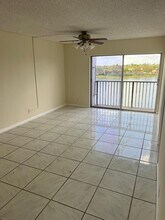 8600 N Sherman Cir, Unit 502 in Miramar, FL - Foto de edificio - Building Photo