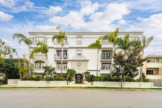 11908 Darlington Ave in Los Angeles, CA - Building Photo - Building Photo