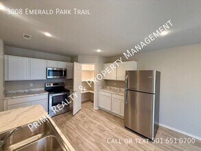 3008 Emerald Pk Trl in Bauxite, AR - Building Photo - Building Photo