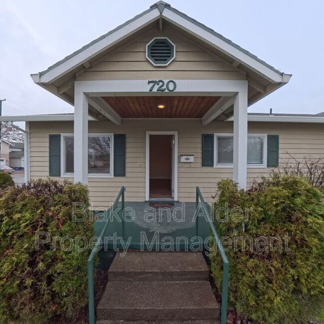 720 Portland Ave in Gladstone, OR - Building Photo - Building Photo