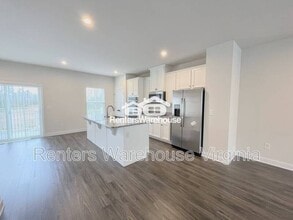1011 Port Side Way in Chesapeake, VA - Building Photo - Building Photo