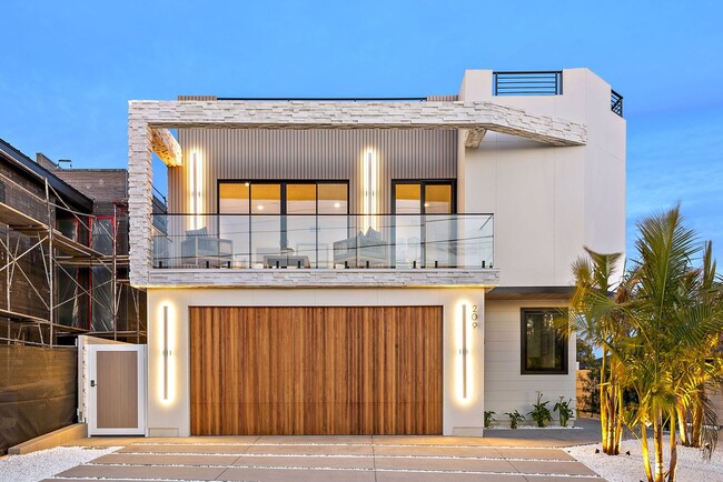 property at 209 W Avenida San Antonio