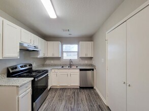 617 Avenue I in Conroe, TX - Building Photo - Building Photo