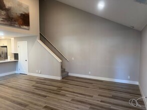 5385 Birchcroft St in Simi Valley, CA - Foto de edificio - Building Photo