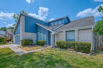 2606 Quarry Hill Rd in Sugar Land, TX - Building Photo - Building Photo