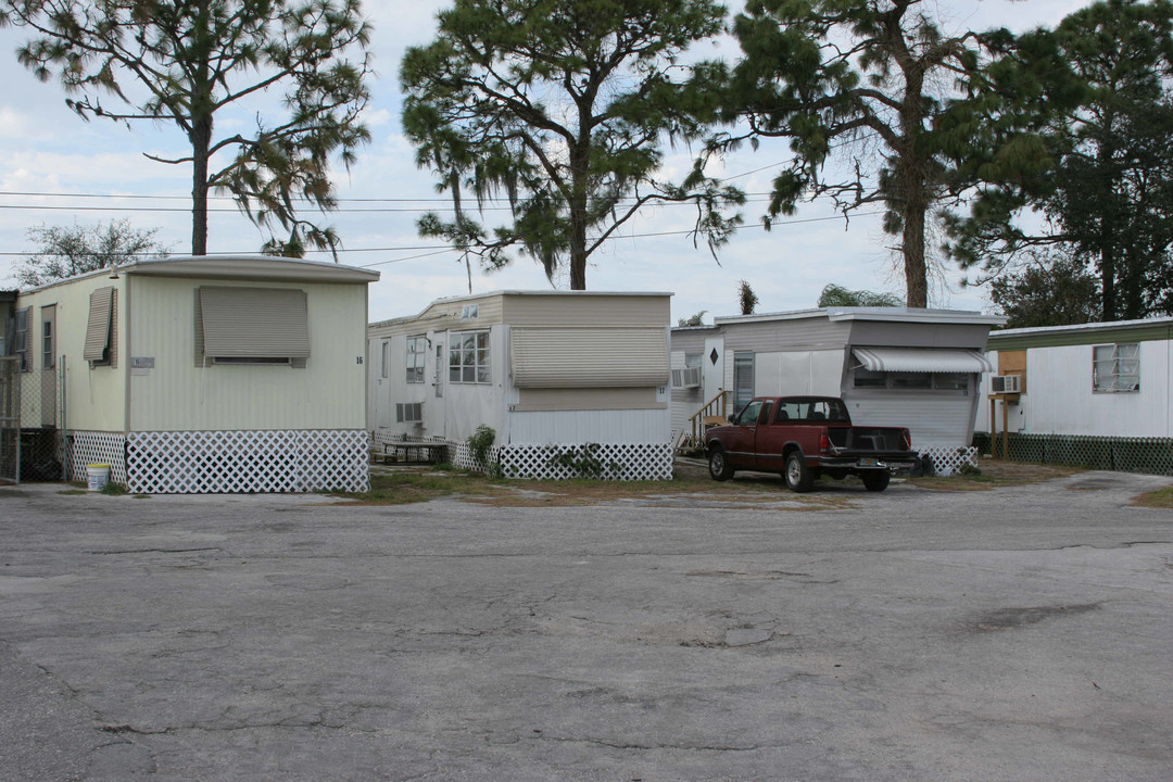 Hillside Mobile Home Park in Tarpon Springs, FL - Building Photo