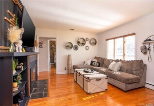 22 Carman Blvd in Massapequa, NY - Building Photo - Building Photo