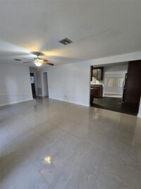 5736 Freedom St in Hollywood, FL - Foto de edificio - Building Photo