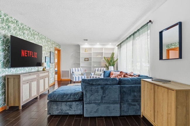 1132 Gershwin Dr in Largo, FL - Building Photo - Building Photo