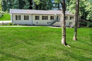 2418 Bollingbrook Dr SW in Atlanta, GA - Building Photo