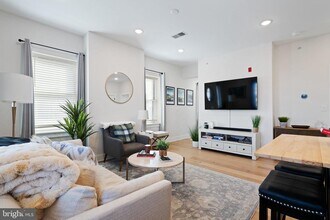 1723 Francis St in Philadelphia, PA - Building Photo - Building Photo
