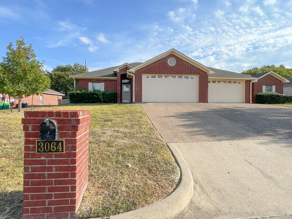 3064 Palomino Trl in Robinson, TX - Building Photo