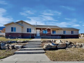 3703 Lake Vista Dr in Saratoga Springs, UT - Building Photo