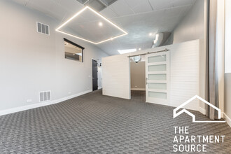 300 N Ogden Ave in Chicago, IL - Building Photo - Building Photo