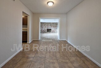 3026 Rogero Rd in Jacksonville, FL - Building Photo - Building Photo