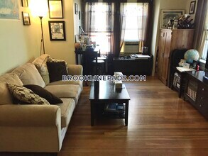 16 Winchester St-Unit -4 in Brookline, MA - Building Photo - Building Photo