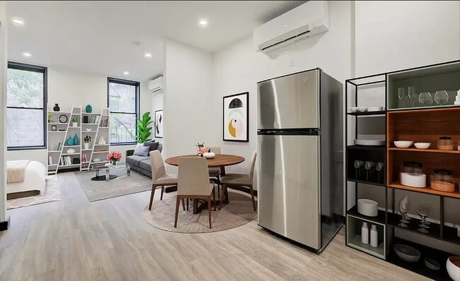 439 W 46th St, Unit 4D in New York, NY - Foto de edificio - Building Photo