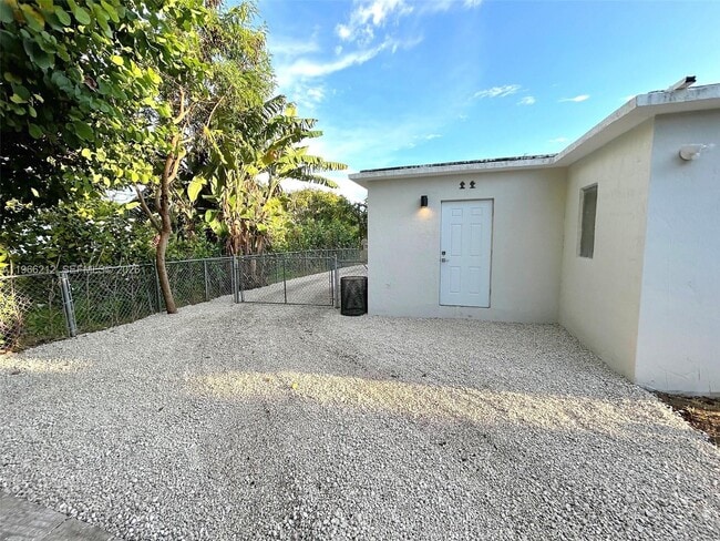15001 Leisure Dr in Homestead, FL - Building Photo - Building Photo
