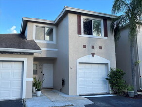 767 NW 42nd Pl in Pompano Beach, FL - Building Photo - Building Photo