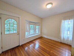 41 Ossipee Rd, Unit 3 in Somerville, MA - Foto de edificio - Building Photo