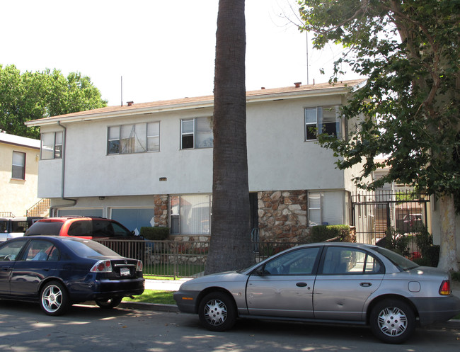 2350 Cedar Ave in Long Beach, CA - Building Photo - Building Photo