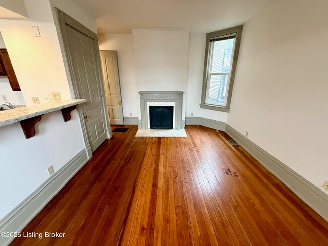 1210 E Broadway in Louisville, KY - Foto de edificio - Building Photo