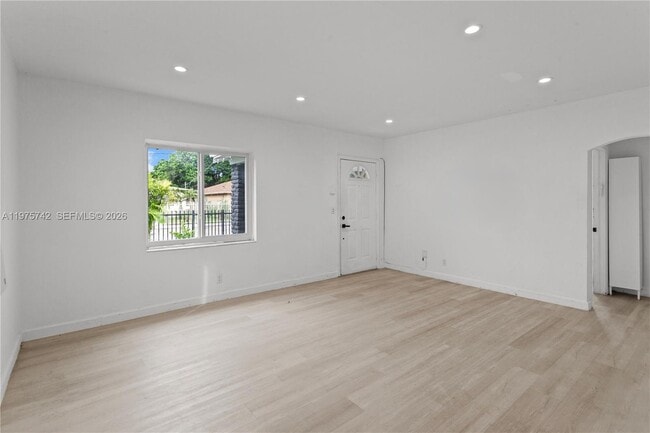 400 NW 47th St in Miami, FL - Building Photo - Building Photo