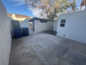 504 Delfern Ln in Las Vegas, NV - Building Photo - Building Photo