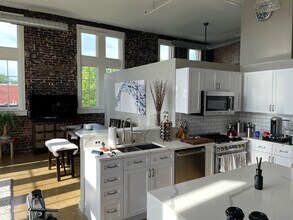 440 12th St NE, Unit 201 in Washington, DC - Foto de edificio - Building Photo
