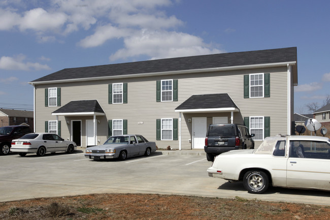 501 Patriot Park Ct in Clarksville, TN - Foto de edificio - Building Photo