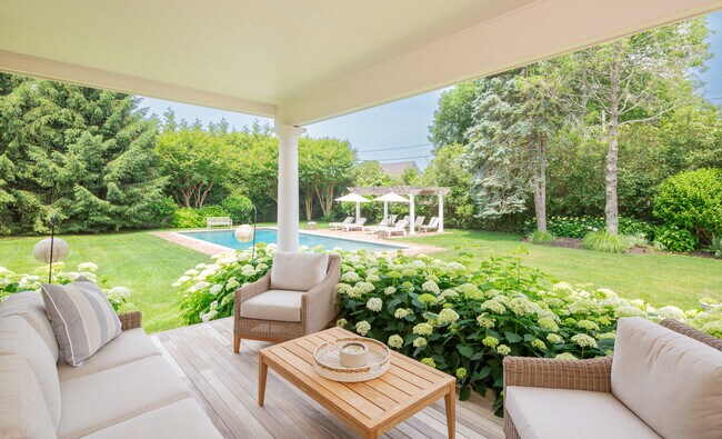 5 Artist Colony Ln in Southampton, NY - Building Photo - Building Photo