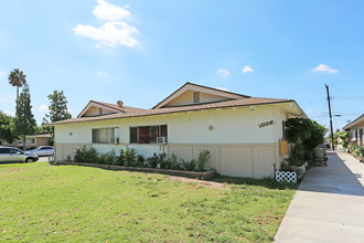 1016 N Shattuck Pl in Orange, CA - Foto de edificio - Building Photo