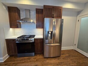 240 Lathrop Ave, Unit 1 in Forest Park, IL - Foto de edificio - Building Photo