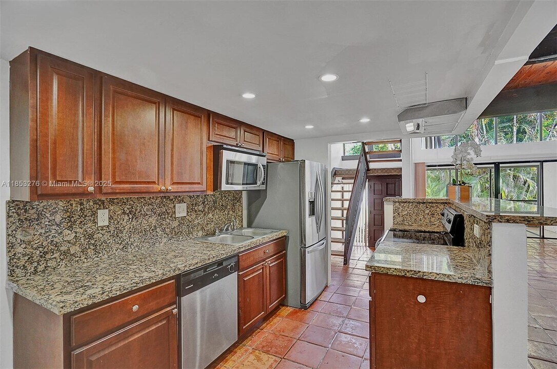 19208 NE 25th Ave in Miami, FL - Building Photo