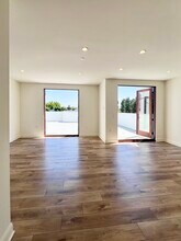859 S Lucerne Blvd, Unit PH #2 in Los Angeles, CA - Foto de edificio - Building Photo