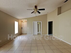 9824 Morris Glen Way in Tampa, FL - Building Photo - Building Photo