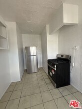 116 S Mathews St in Los Angeles, CA - Building Photo - Building Photo