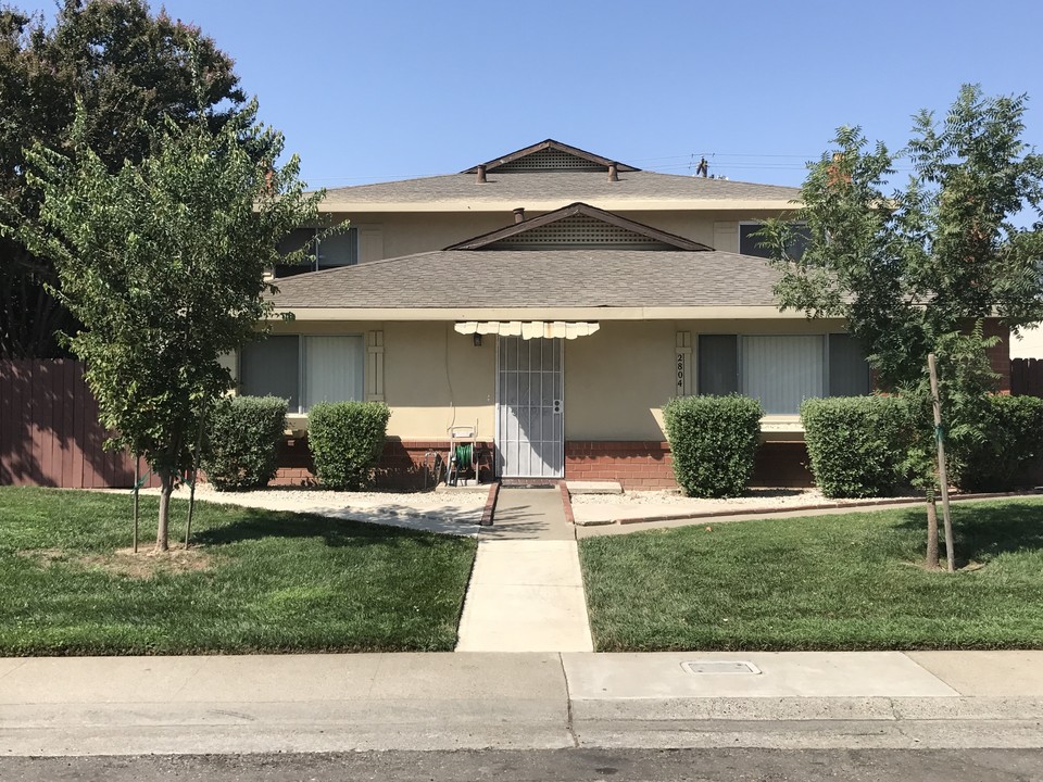 2804 Norcade Cir in Sacramento, CA - Foto de edificio