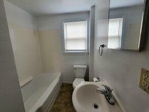 378 George St in Barberton, OH - Building Photo - Building Photo