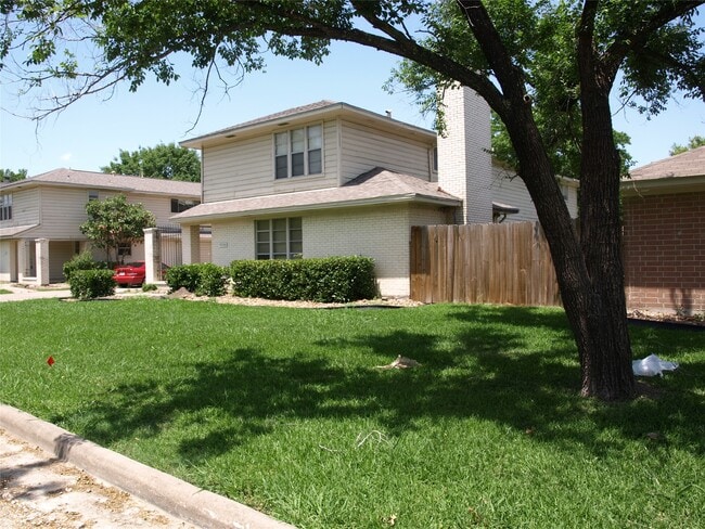 10834 Sugar Hill Dr in Houston, TX - Building Photo - Building Photo