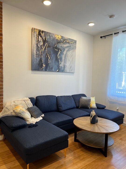 721 N 40th St, Unit 2 in Philadelphia, PA - Foto de edificio