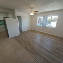 1321 W North St in Anaheim, CA - Building Photo