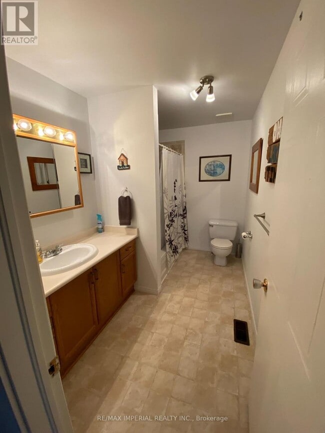 18 Helen St in Kawartha Lakes, ON - Building Photo - Building Photo