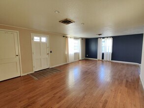 1011 Elm Ave in Richland, WA - Building Photo - Building Photo